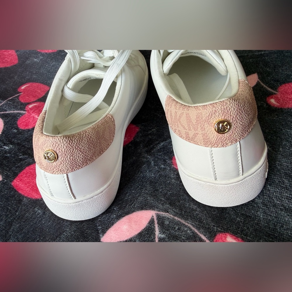 NWT Michael Kors White Sneakers with Blush Heel Tab and Gold Logo  SIZE 8.5M - Picture 7 of 7